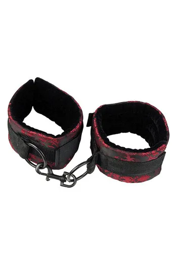 Scandal di CalExotics: Eleganti Manette per Intensificare il Desiderio