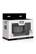 Gioco Bondage con Catena d'Argento e Pinze per Capezzoli - BEGME
