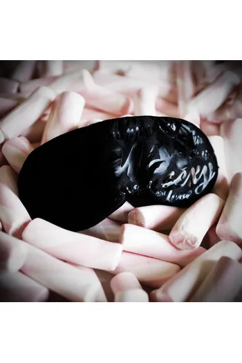 Maschera Sensuale: Scopri il Mondo delle Sensazioni con un Antifascino Misterioso